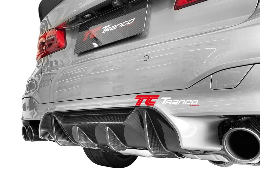 B59012 <BR> F90 M5 P 後下巴  <BR>適用:M5 保桿  <BR>材質:碳纖維