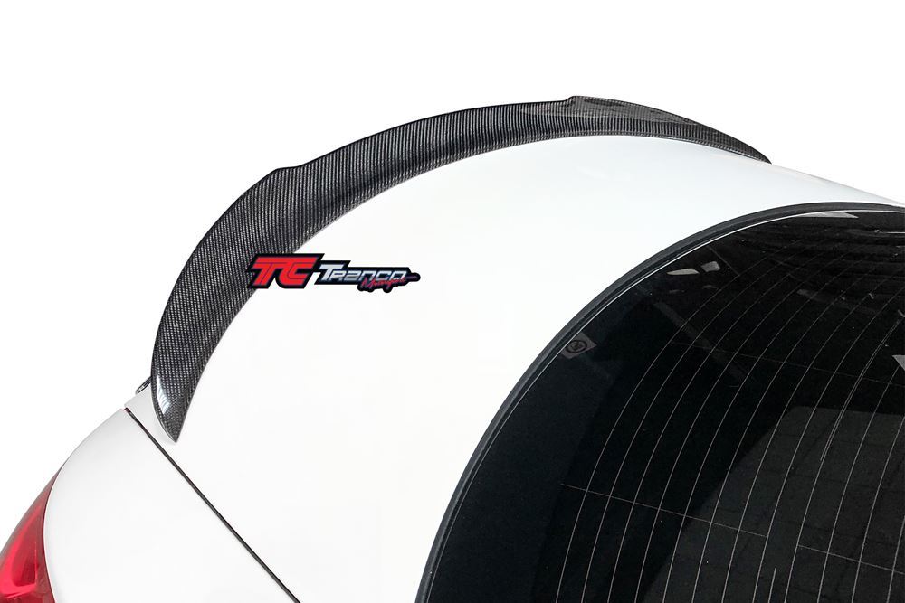 MCLA11725 <br> CLA C117 4門 V 尾翼<br>  適用:C117  <br>材質:碳纖維