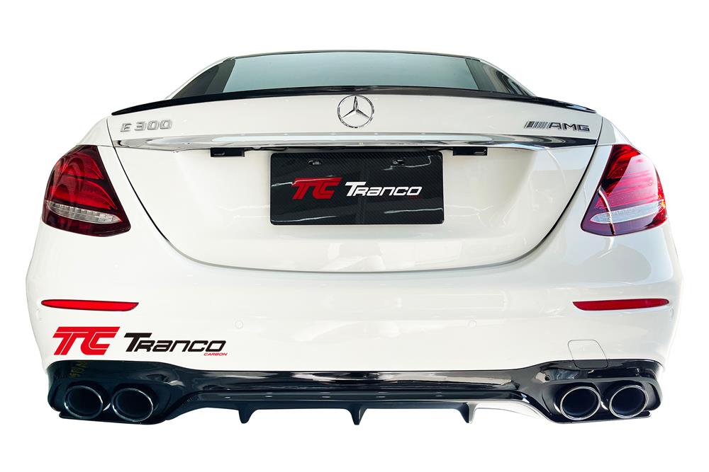 MC21316  <BR> W213 E53 後下巴總成 黑色 含尾飾管  <BR> 適用:AMG保桿  <BR> 材質:ABS