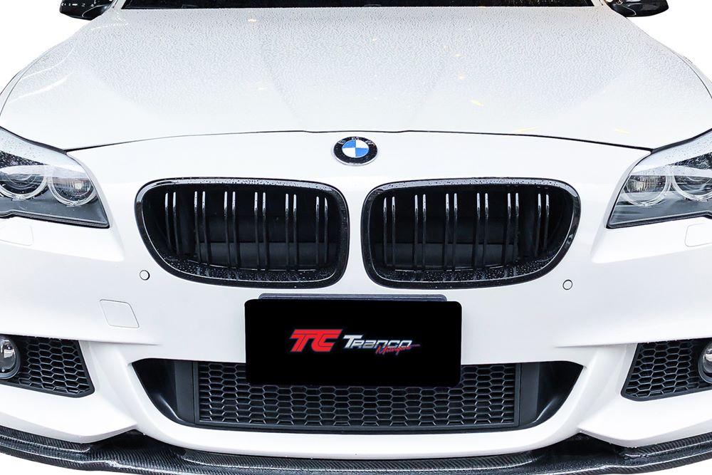 B510G03<BR>F10/11 雙槓 亮黑 水箱罩 鼻頭<BR>適用:F10 F11全車系<BR>材質:ABS