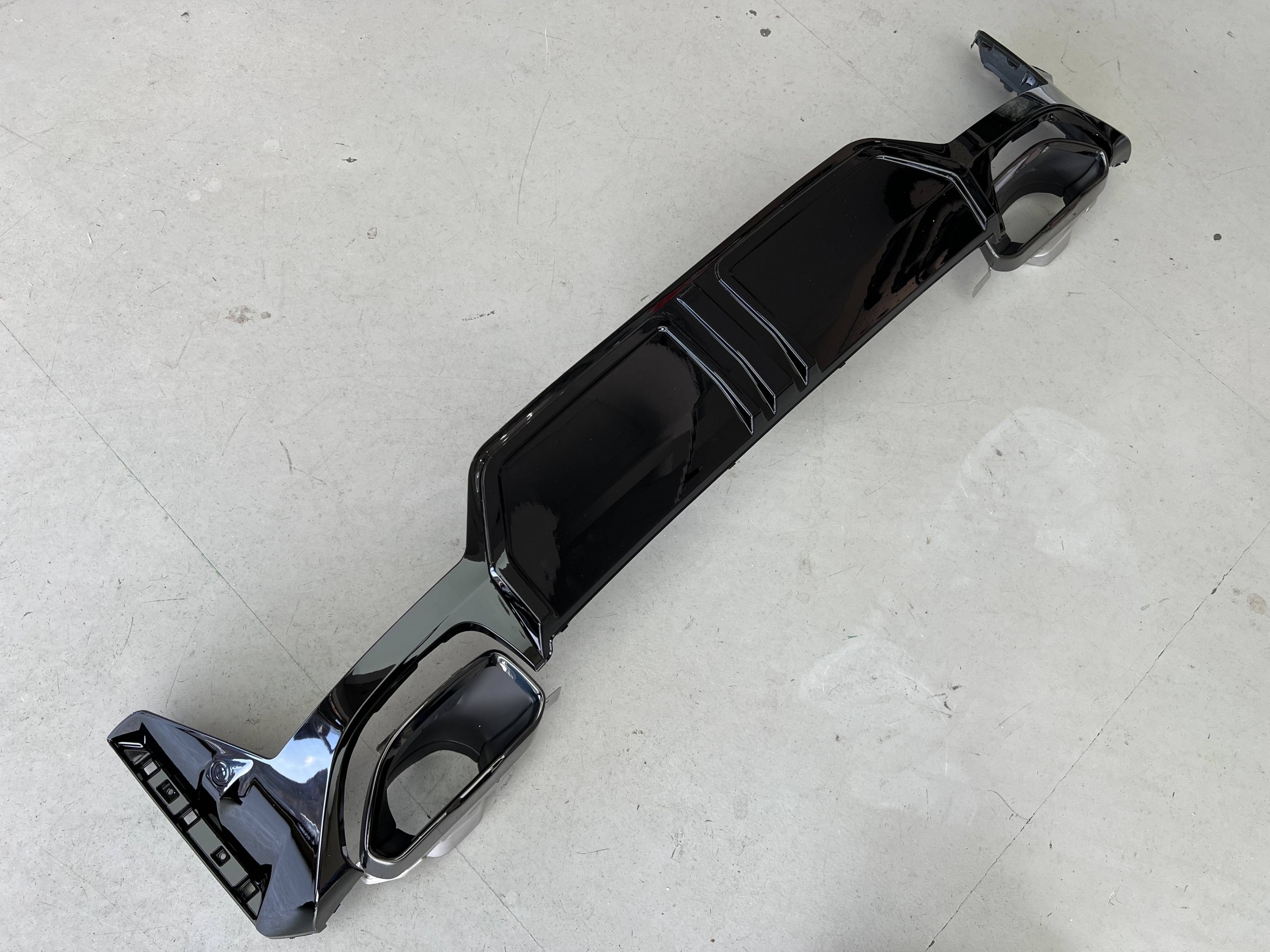 G20 G21 LCI 升級M340i  亮黑 後下巴 尾飾館