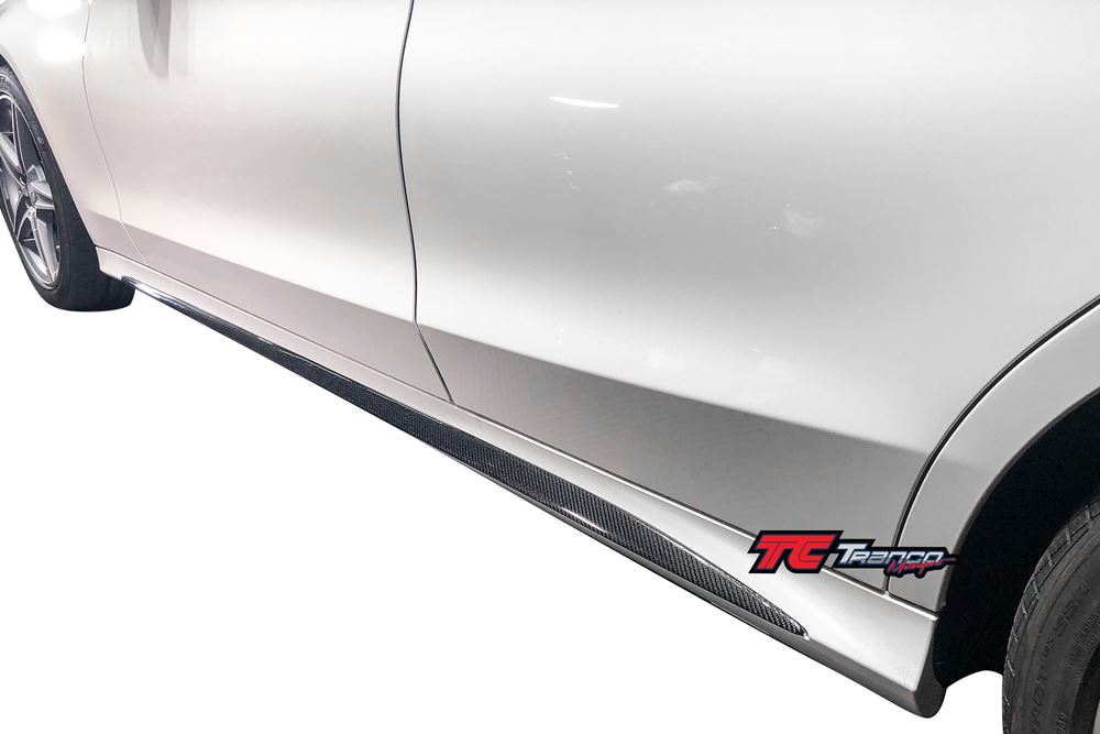 MC20506 <BR> W205 側裙貼片 AMG保桿  <BR>適用:AMG保桿 <BR> 材質:碳纖維