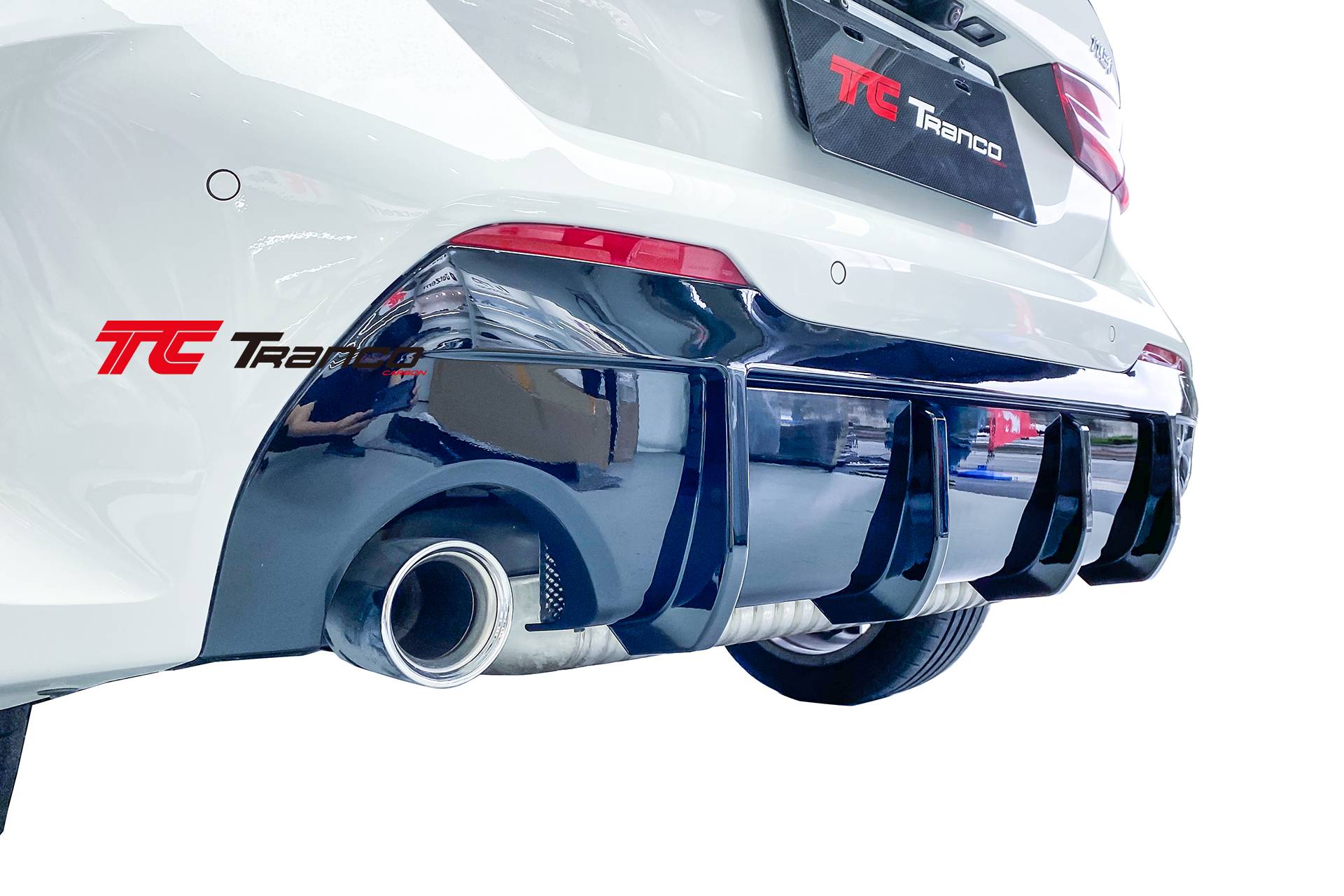 BMW F40 亮黑 P 後下巴