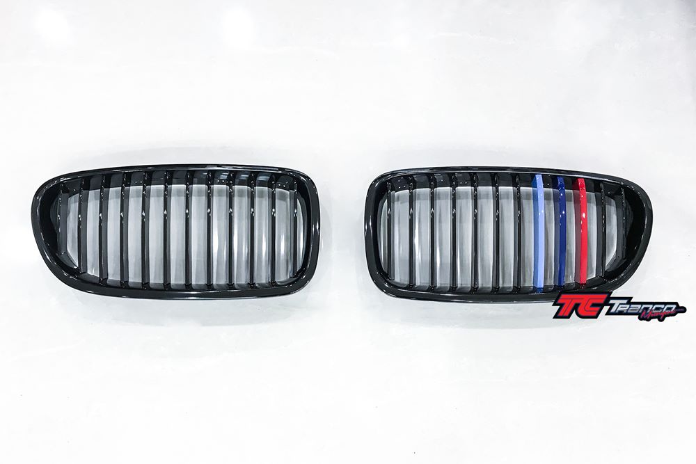 B510G02<BR>F10/11 單槓 亮黑 三色 水箱罩 鼻頭<BR>適用:F10 F11全車系<BR>材質:ABS