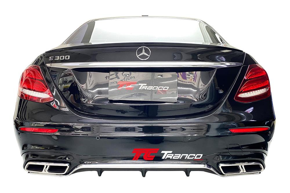 MC21324  <BR> W213 E63 後下巴總成 銀色 含尾飾管  <BR> 適用:AMG保桿 <BR>  材質:ABS