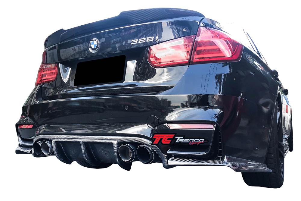 B33042 <BR>F30 V 後下巴 三件式 FOR 台製M3保桿  <BR>適用:台製M3樣式保桿  <BR>材質:碳纖維