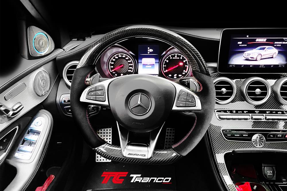 MU13  <BR> W213 方向盤 碳纖維 麂皮  <BR> 適用:W213 W238  <BR> 材質:碳纖維