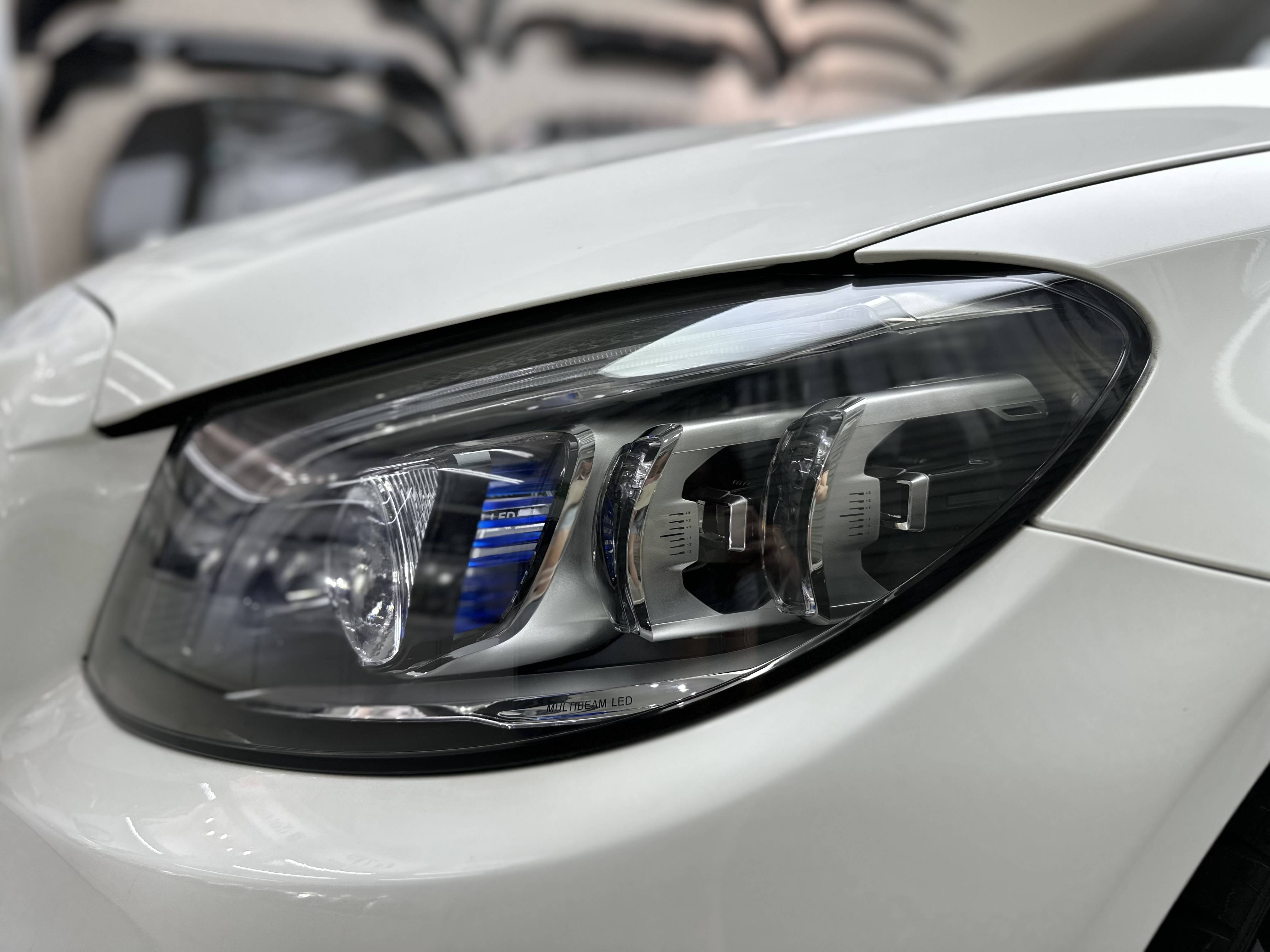 W205 C 系列多光束頭燈