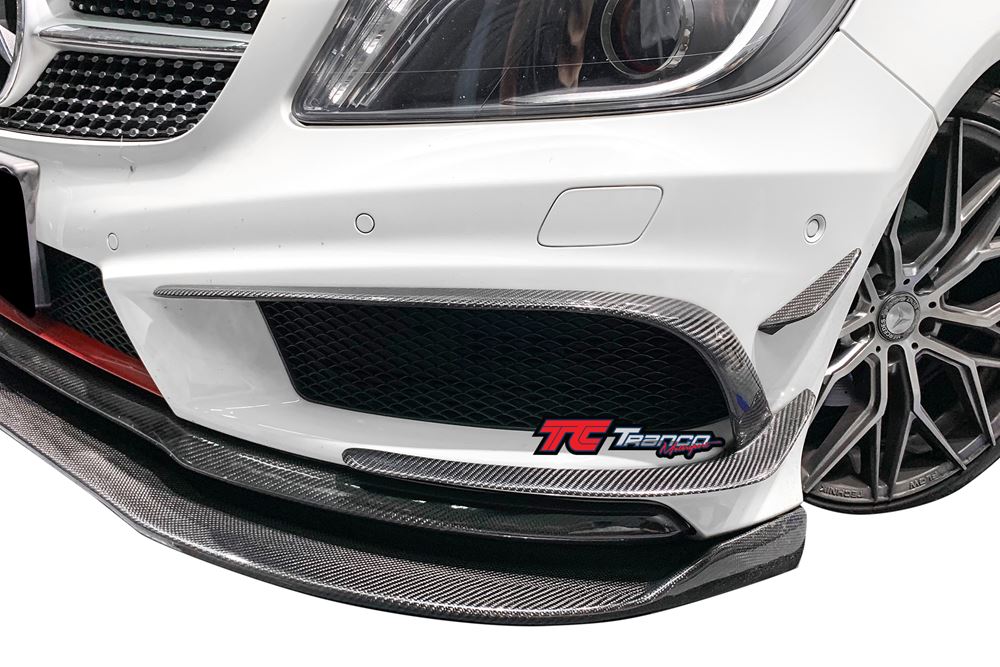 MA17604 <br> W176 W176 改款前 R 風刀 AMG/A45保桿 <br> 適用:改款前 AMG/A45保桿<br>  材質:碳纖維