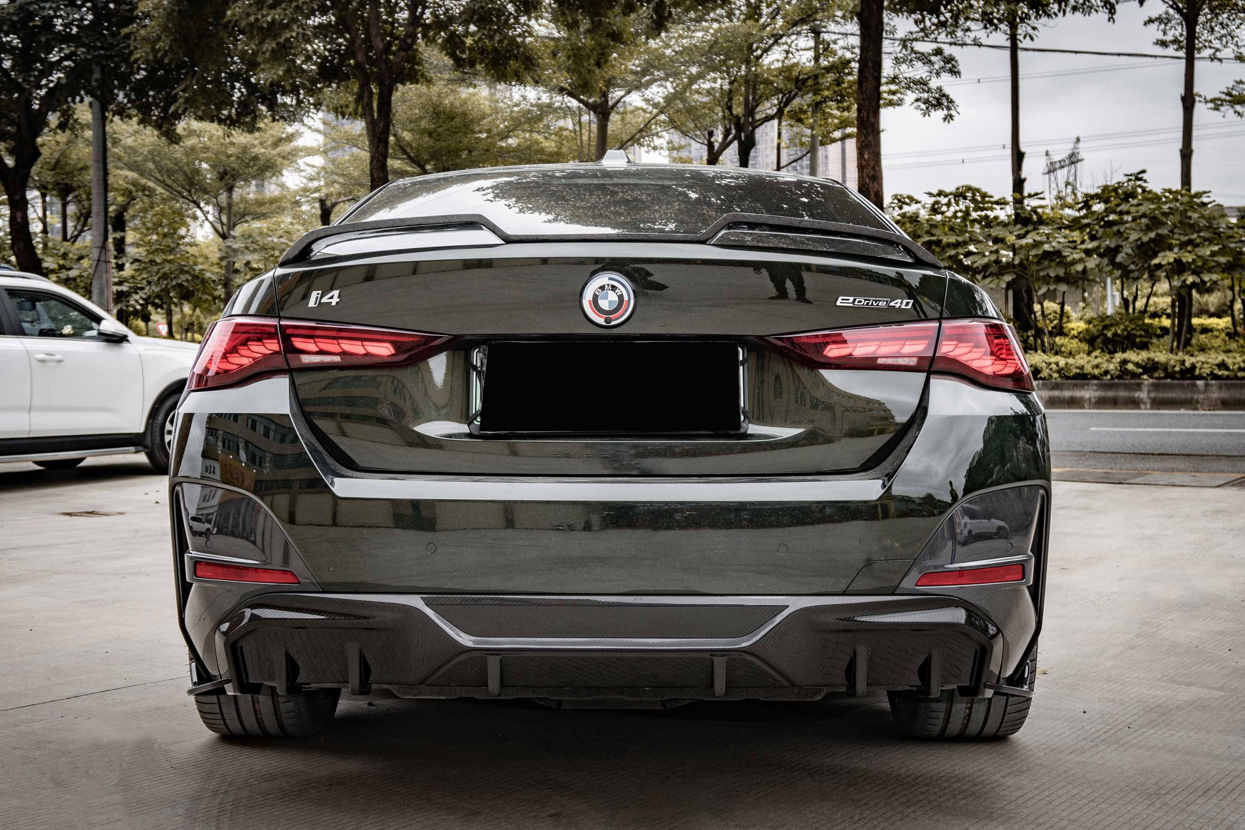 G26 i4  碳纖維後下巴