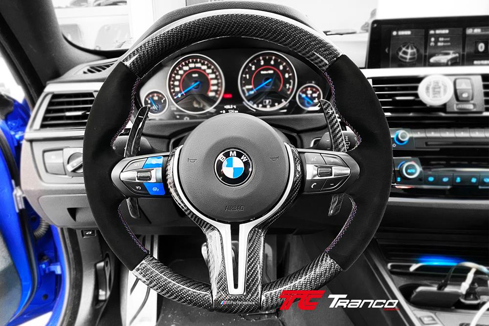 BU16<BR>  F26 F26 方向盤 碳纖維 麂皮 <BR>  適用:F26<BR>   材質:碳纖維