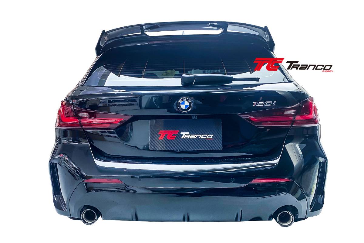 BMW F40 亮黑 P 尾翼