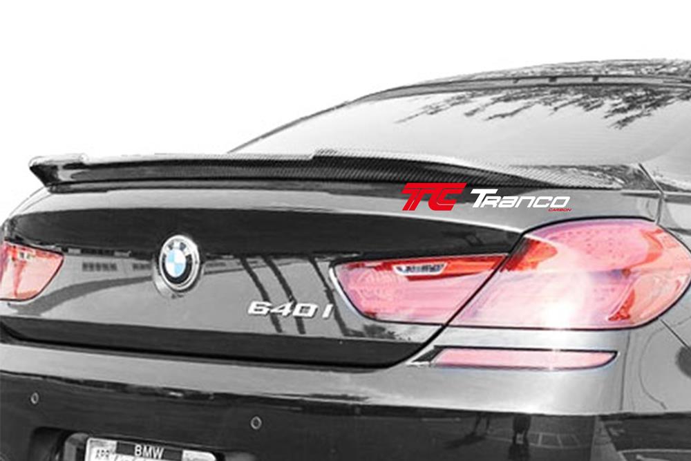 B606121307<BR>F06 V尾翼<BR>適用:F06四門<BR>材質:碳纖維