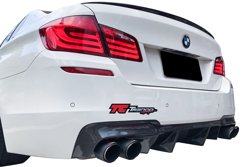 B51015<BR>F10/11 DTM 後下巴 (4出) FOR M5/M保桿<BR>適用:M5/ M Spor/t M tech保桿<BR>材質:碳纖維