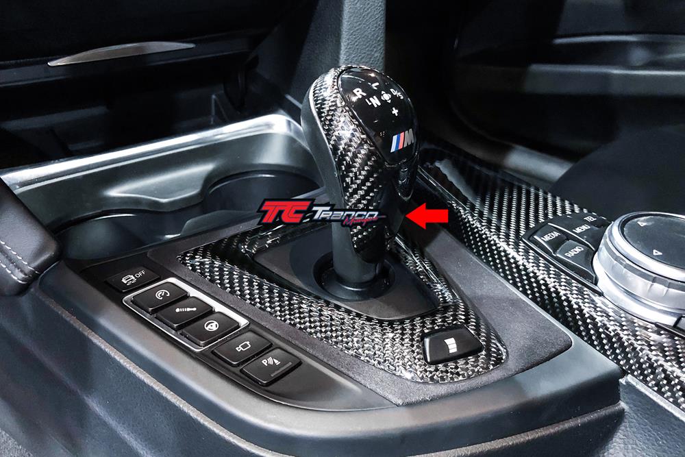 B51009<BR>F10 M5 排檔桿蓋 排擋頭蓋<BR>適用:F10 M5<BR>材質:碳纖維