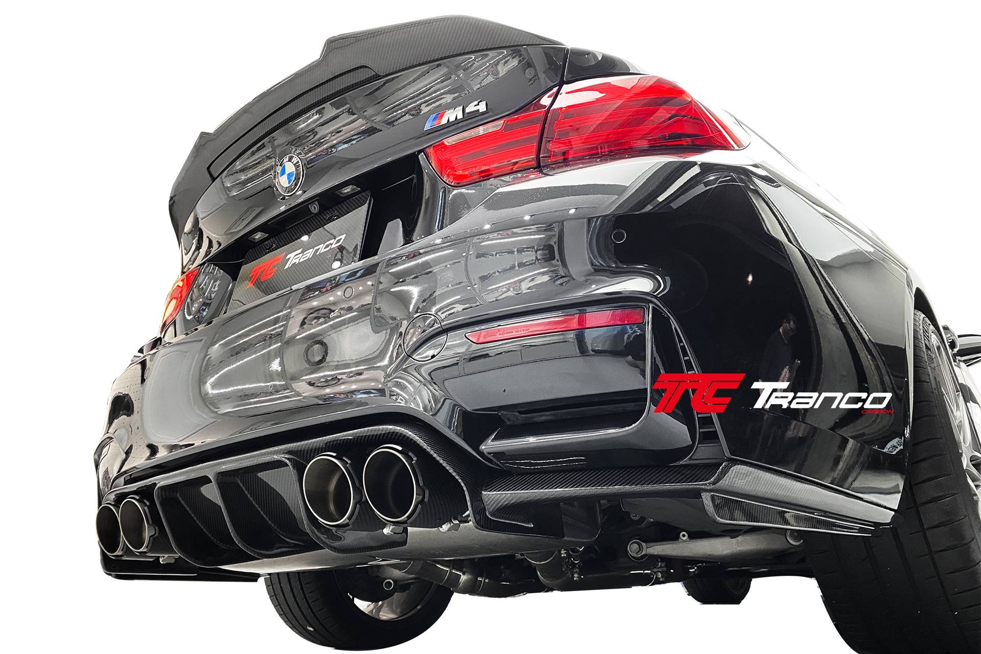 B34808214 <BR> F80/82/83 V 後下巴 <BR> 適用:M3/M4保桿  <BR>材質:碳纖維