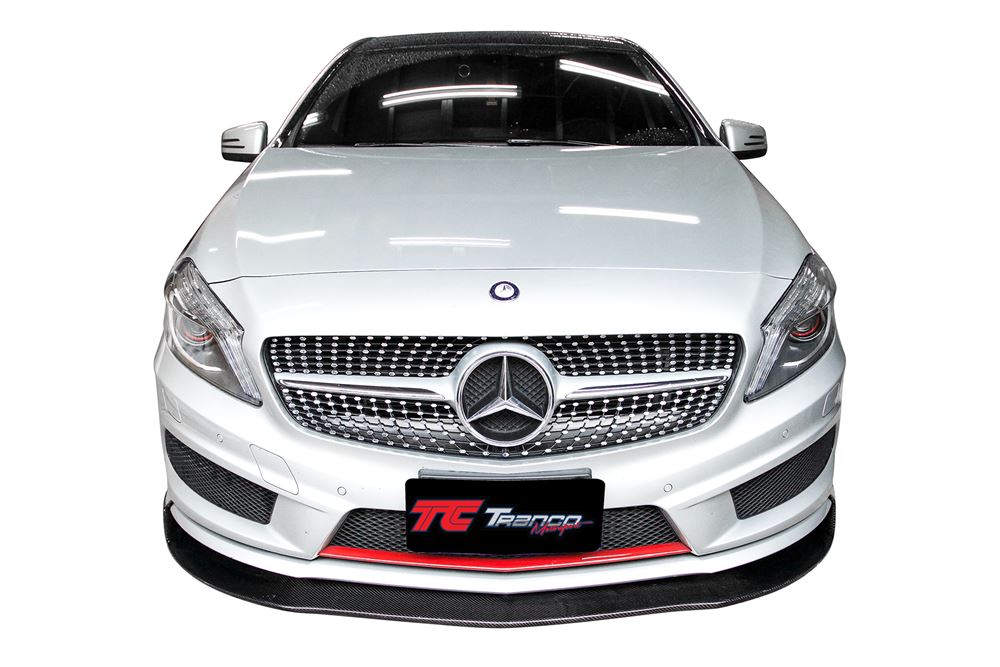 MA17603 <br> W176 R 前下巴 AMG/A45保桿  <br>適用:AMG/A45保桿<br>  材質:碳纖維