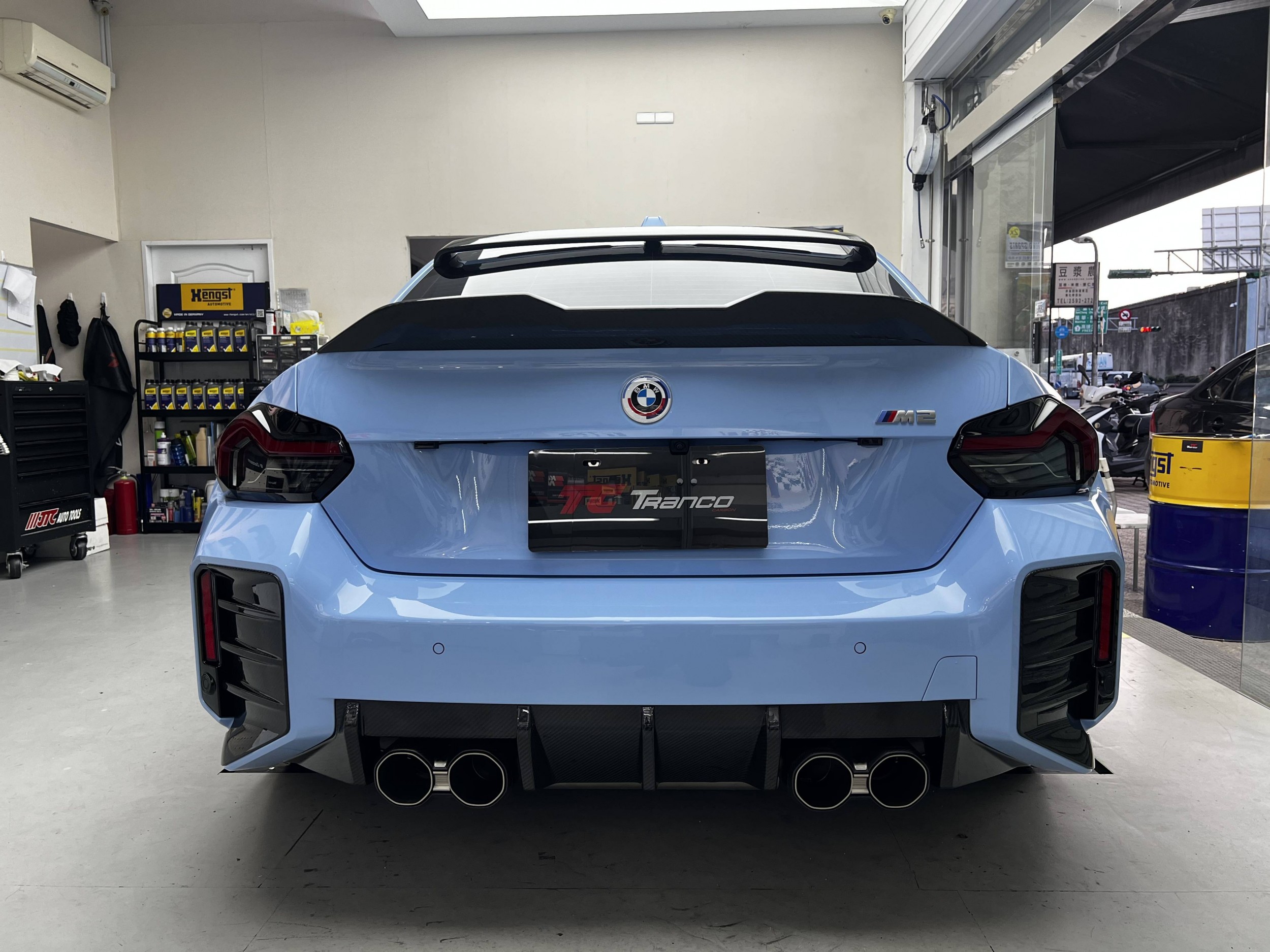 G87 M2 P 碳纖維 後下巴