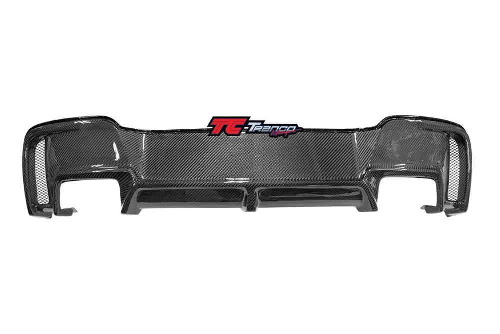 B12007 <BR> F20 改款前 E 後下巴 4出 FOR M保桿 <BR> 適用:M SPORT/ M TECH保桿  <BR>材質:碳纖維