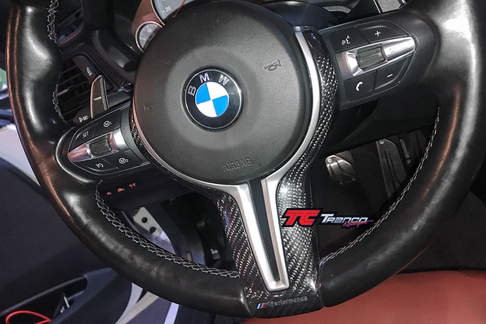 BU09 <BR> F22 方向盤外飾蓋 <BR> 適用:M3/M4方向盤<BR>  材質:碳纖維