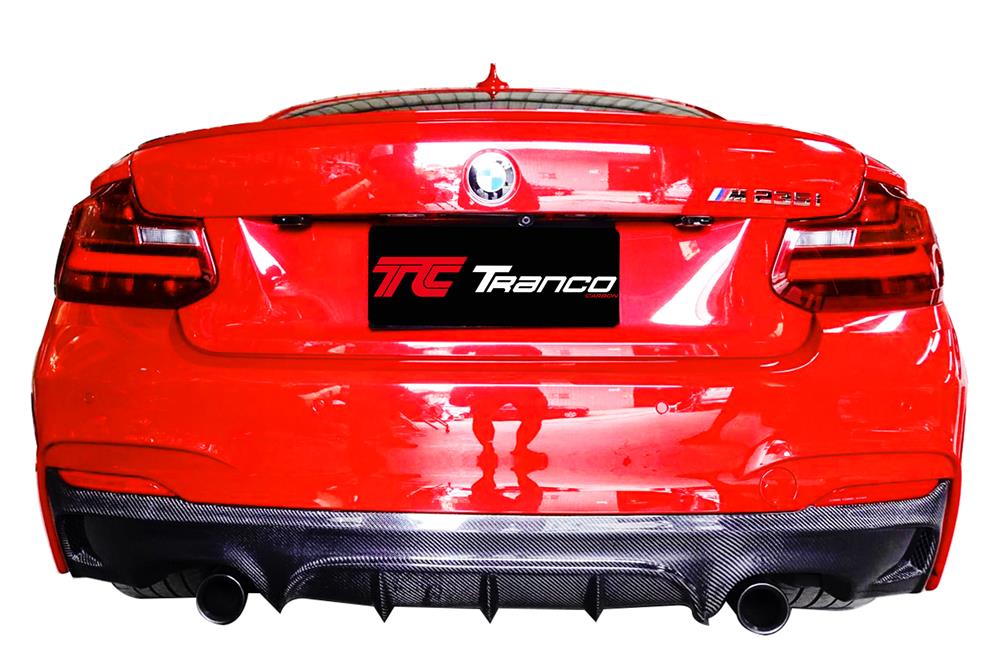 B28720 <BR> F22 E 後下巴  <BR>適用:M SPORT/ M TECH保桿 <BR> 材質:碳纖維