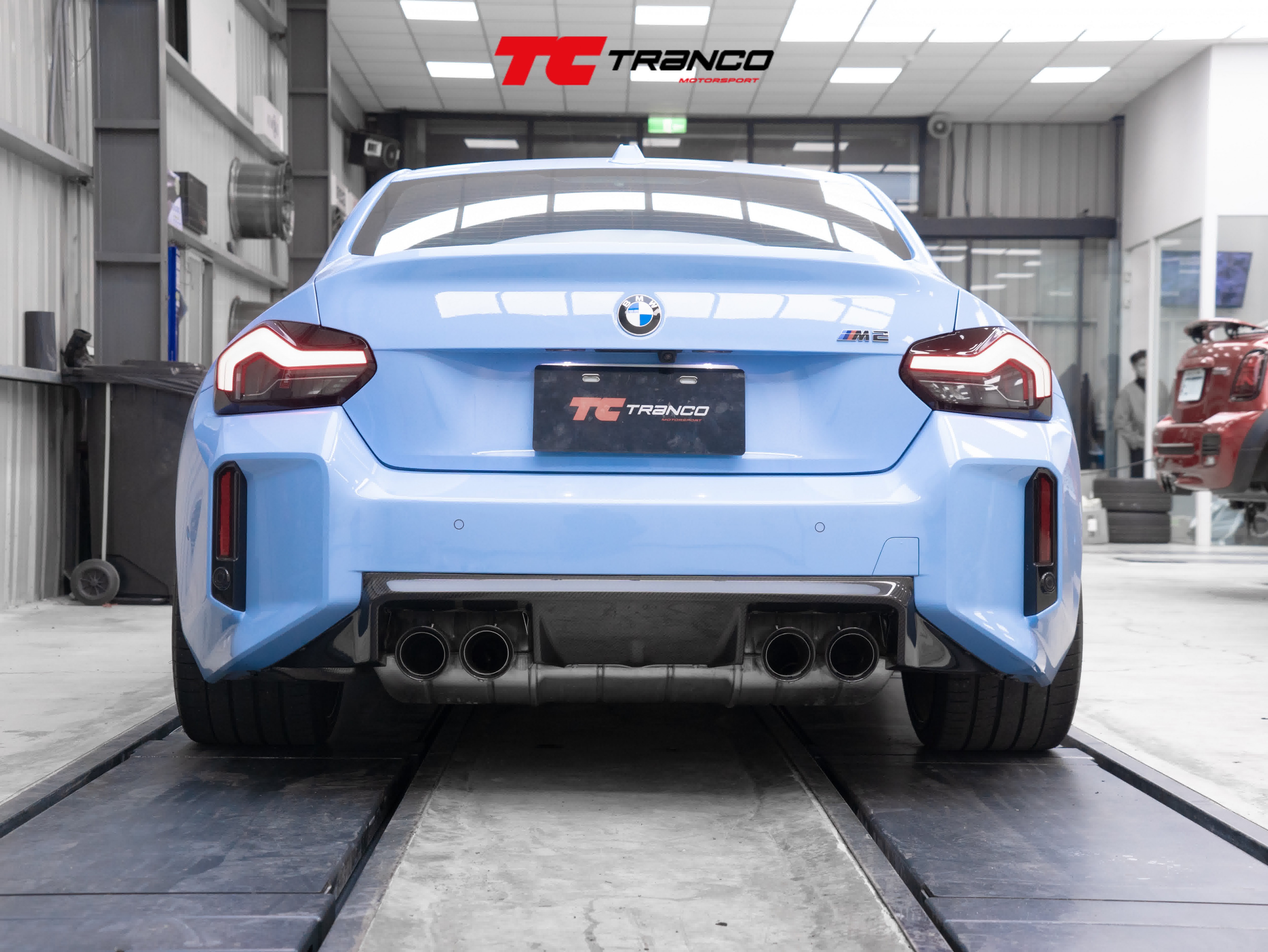 G87 M2 D 碳纖維後下巴