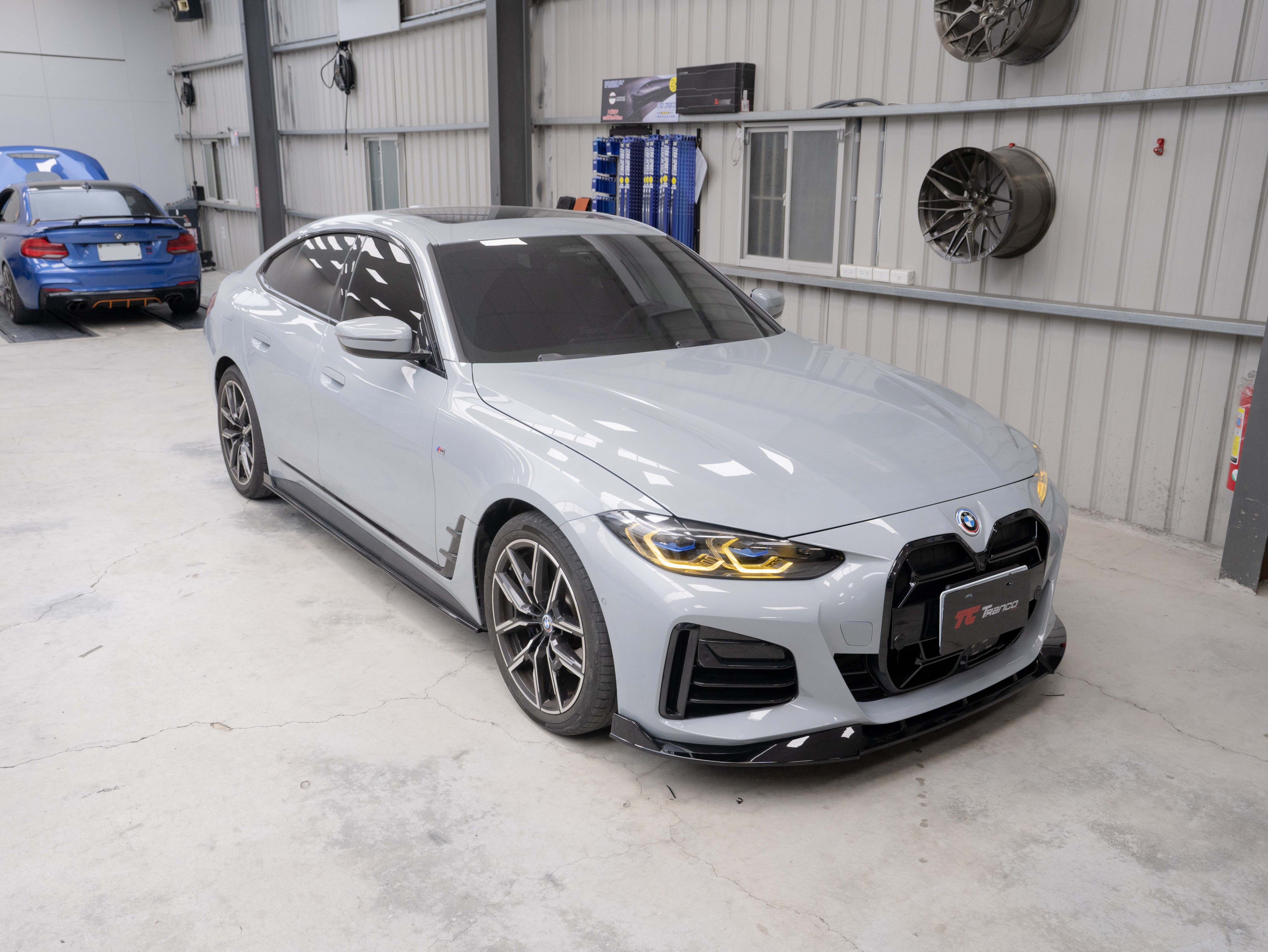 BMW G26 亮黑側裙