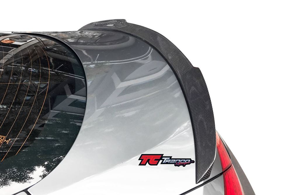 MC20512  <BR>C205 2門 V 尾翼  <BR>適用:C205雙門  <BR>材質:碳纖維