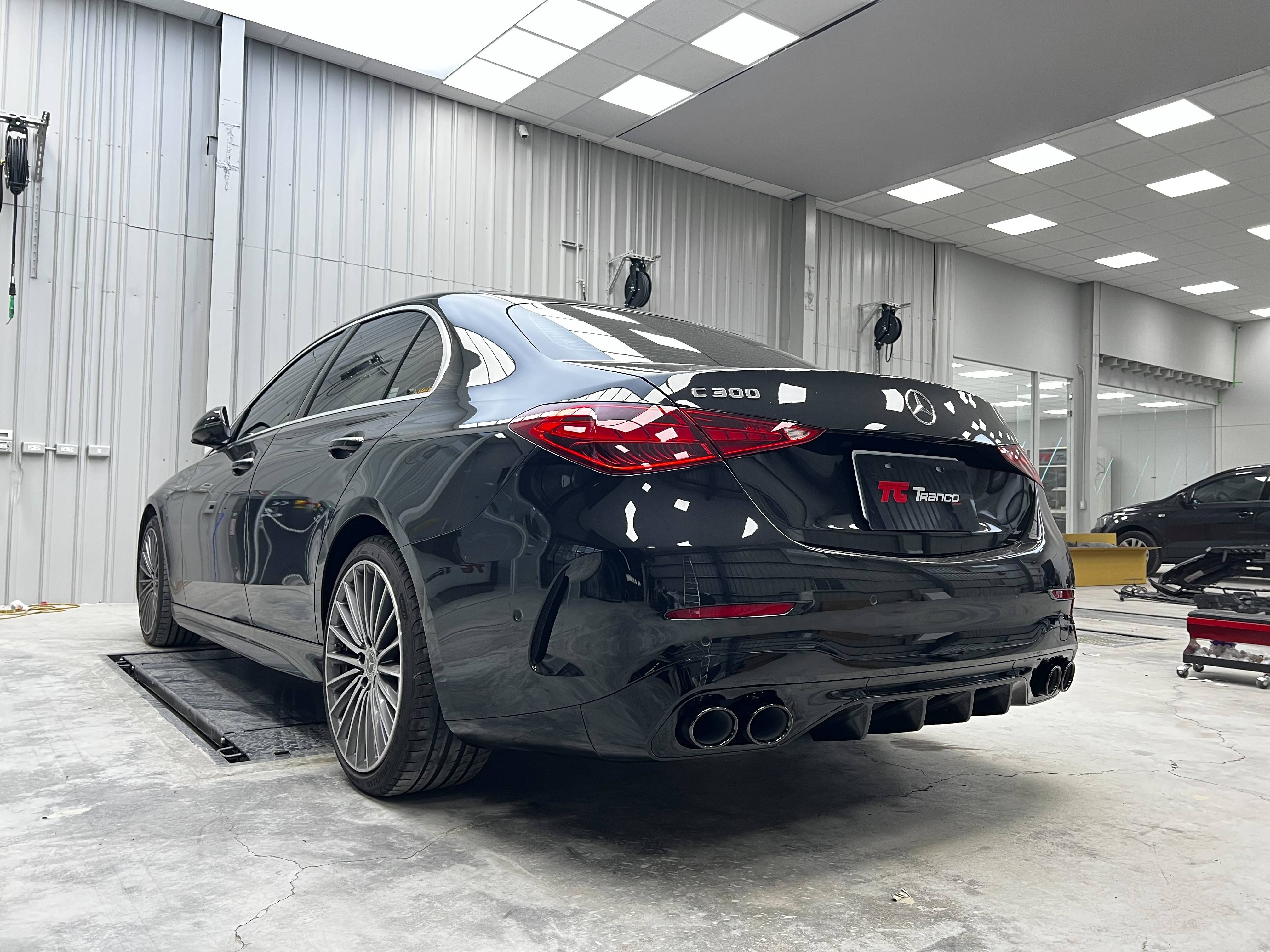 W206 43 後下巴總成