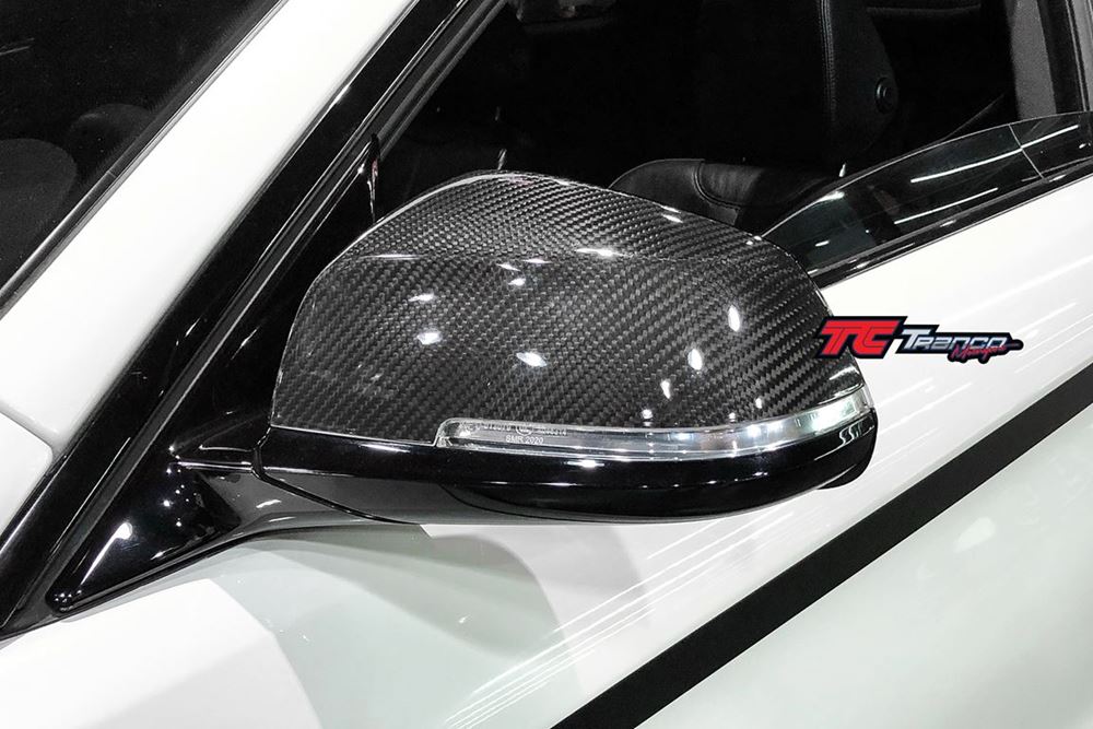 BU01<BR>F20 原廠 後視鏡蓋 替換式<BR>適用:F20<BR>材質:ABS+碳纖維