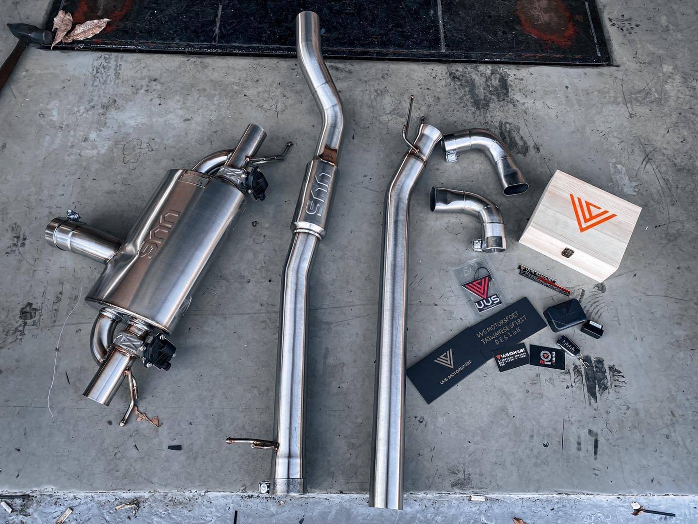 W176 A45  VVS 排氣管 Downpipe 當派 全段 中尾段