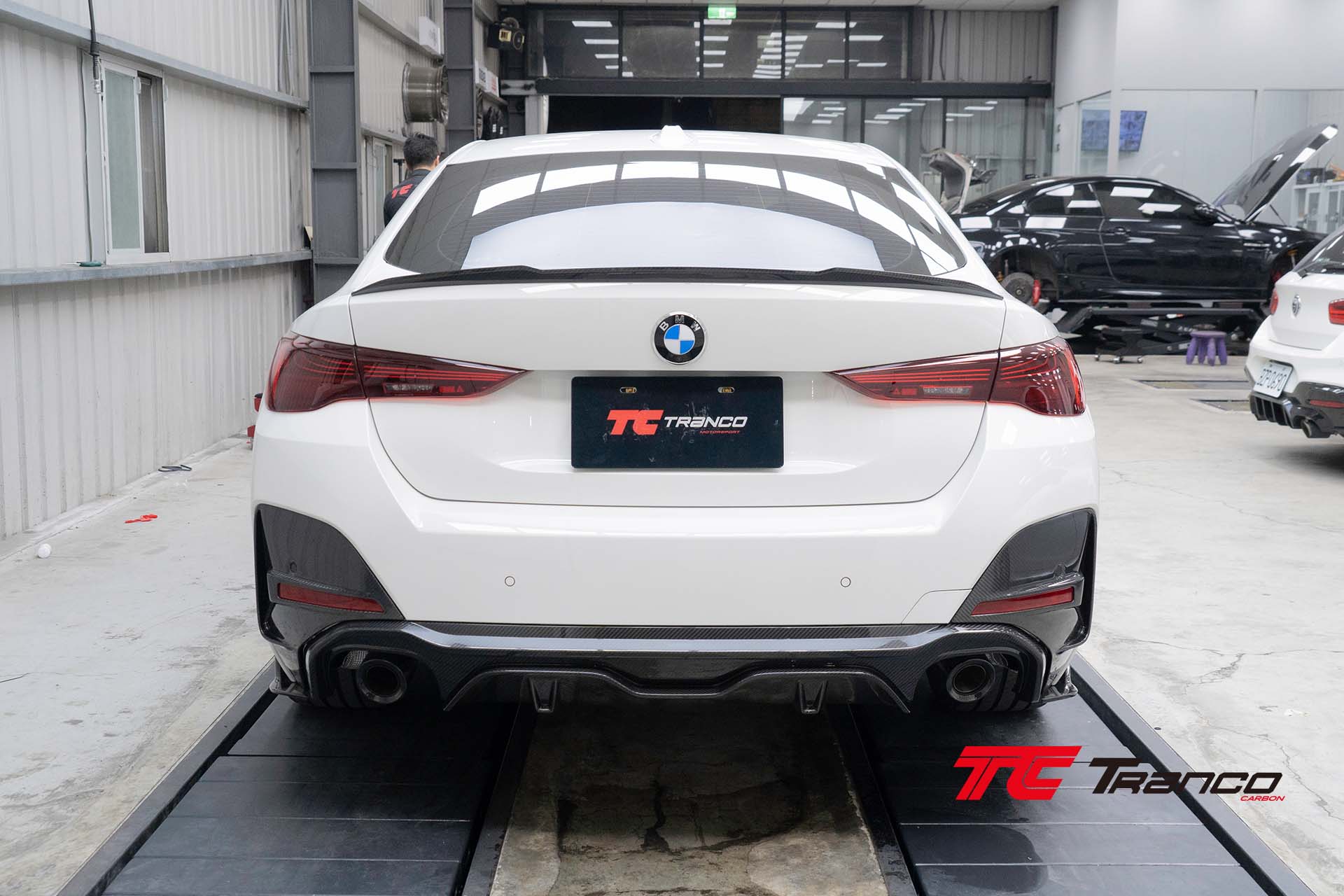 BMW G26 碳纖維尾翼