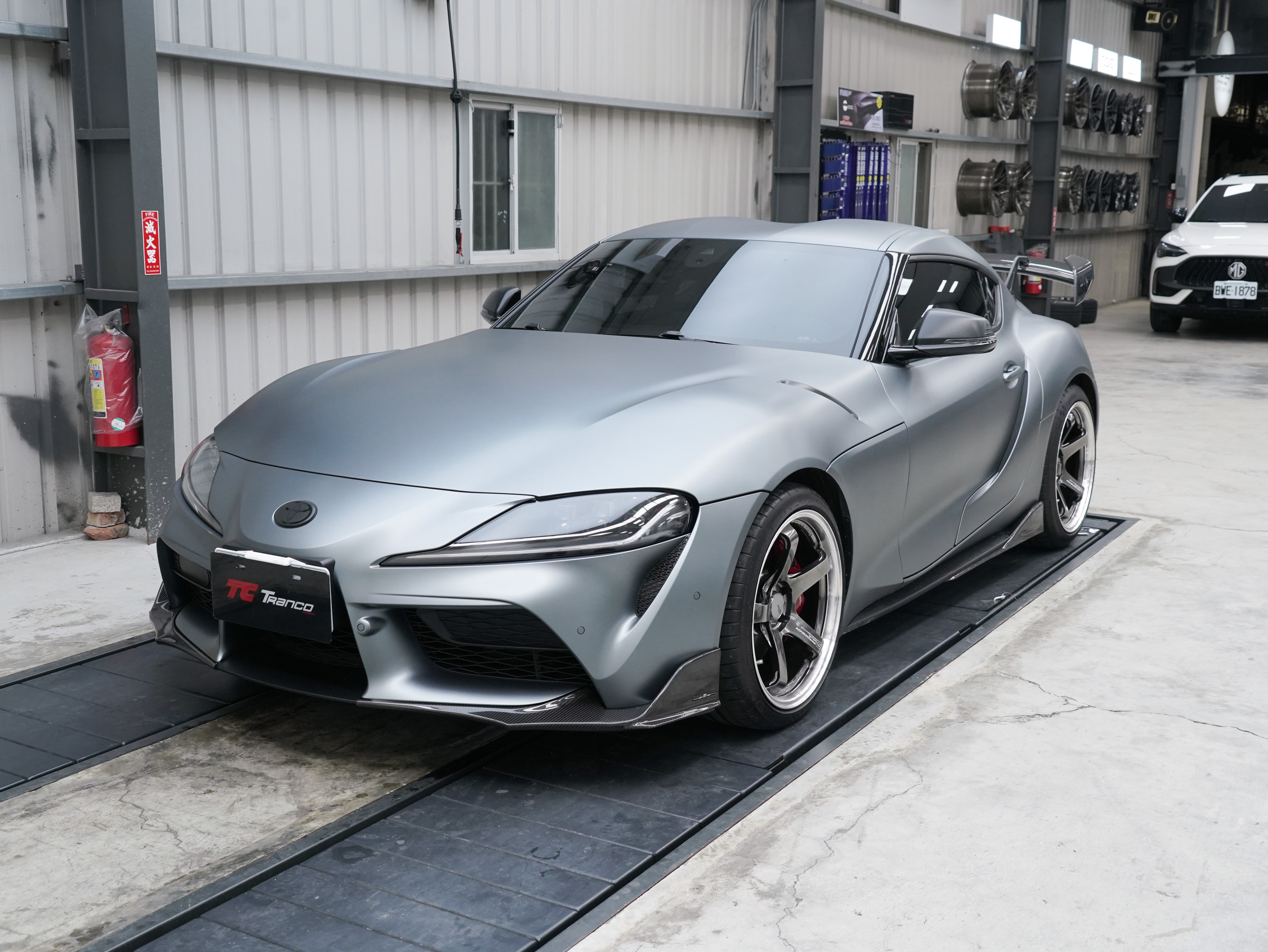 SUPRA Armaspeed 碳纖維側裙