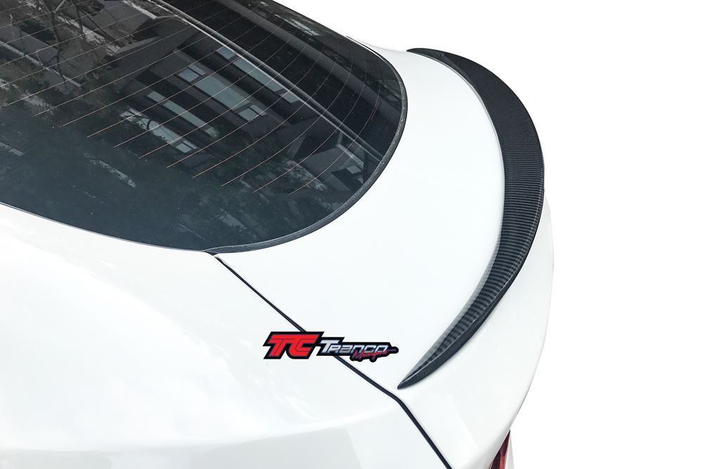 BX42603 <BR>  F26 P 小版 尾翼  <BR> 適用:F26  <BR> 材質:碳纖維