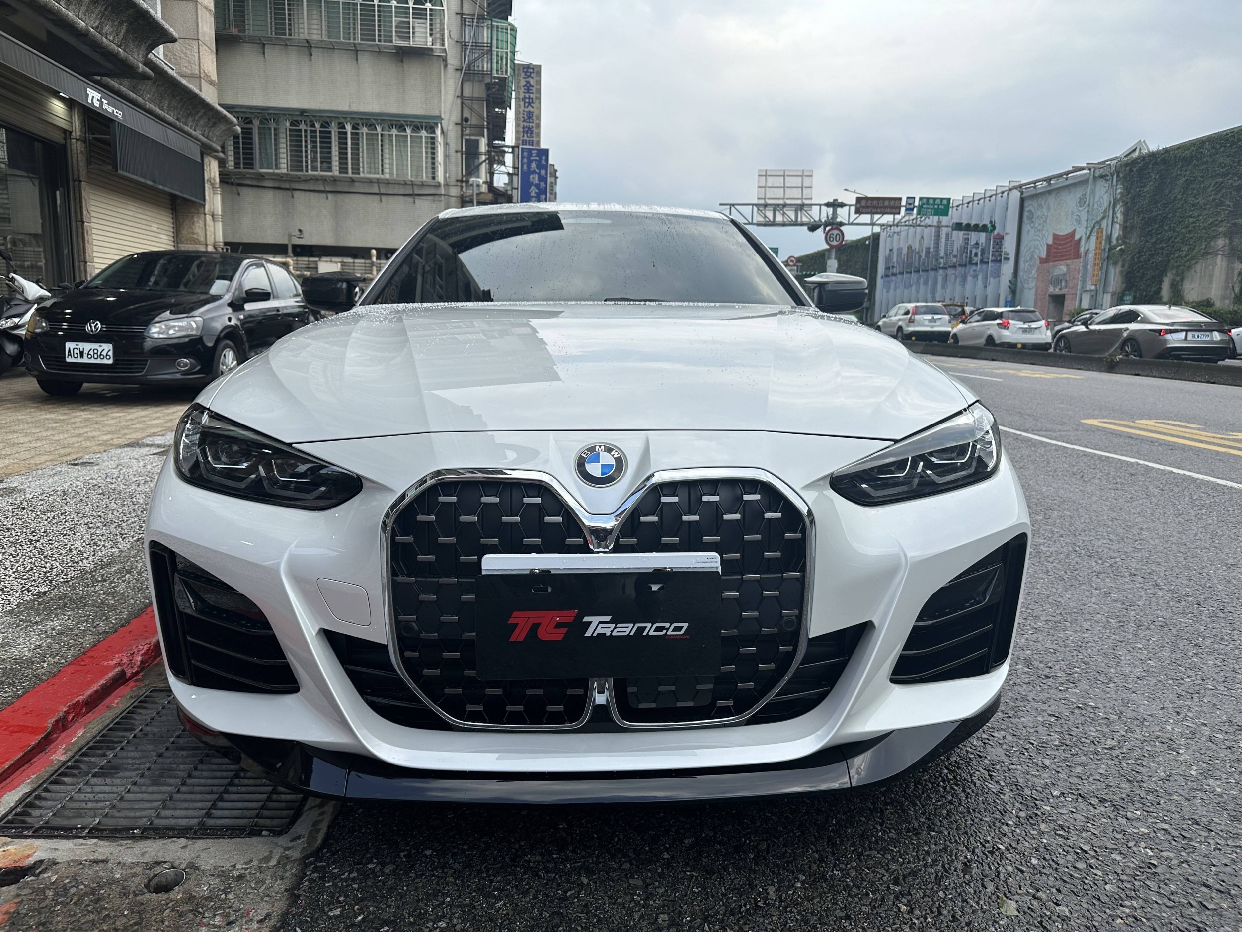 G26 i4 亮黑 前下巴