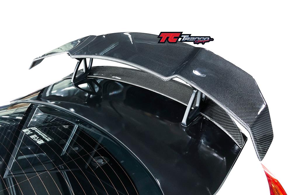 B28715<BR>  F22 V 戰鬥尾翼  <BR>適用:F22  <BR>材質:碳纖維