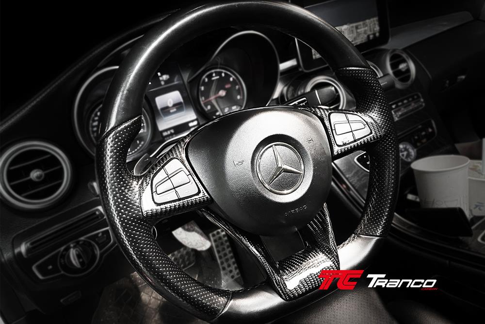 MU14  <br>W176 方向盤飾板  <br>適用:W176 <br> 材質:碳纖維