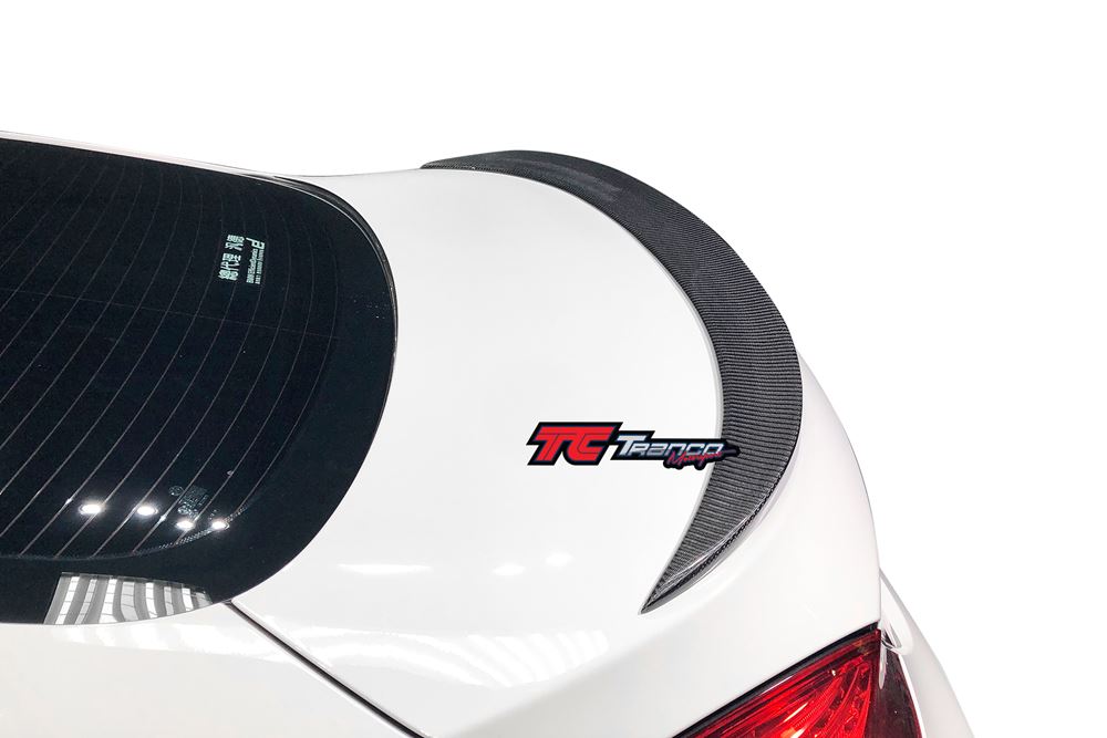 B606121310<BR>F12 F13 P 尾翼<BR>適用:F12 F13 雙門<BR>材質:碳纖維