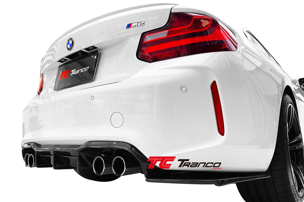 B287025 <BR> F87 M2 M2C M 後下巴 <BR> 適用:M2 M2C保桿  <BR>材質:碳纖維