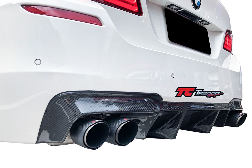 B51015<BR>F10/11 DTM 後下巴 (4出) FOR M5/M 保桿<BR>適用:M5/ M Sport / M tech保桿<BR>材質:碳纖維