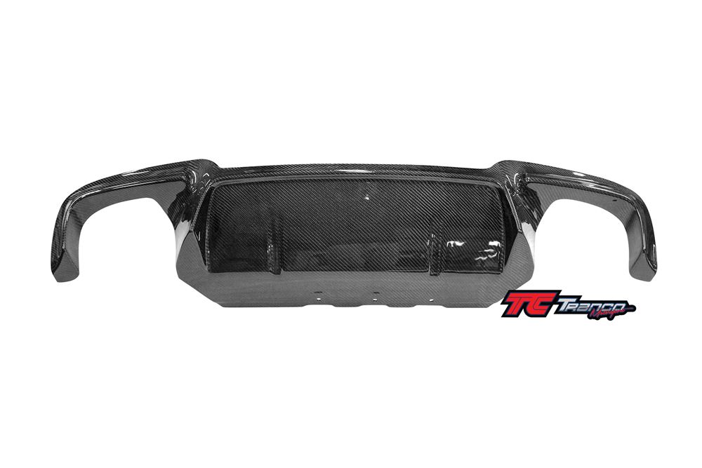 B51013<BR>F10/11 M5 後下巴 (4出) FOR M5/M保桿<BR>適用:M5/ M SPORT/ M TECH保桿<BR>材質:碳纖維