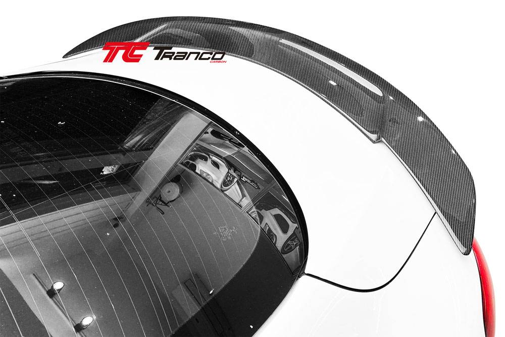 MC20555 <BR> C205 2門 RT 尾翼 <BR> 適用:C205雙門  <BR>材質:碳纖維