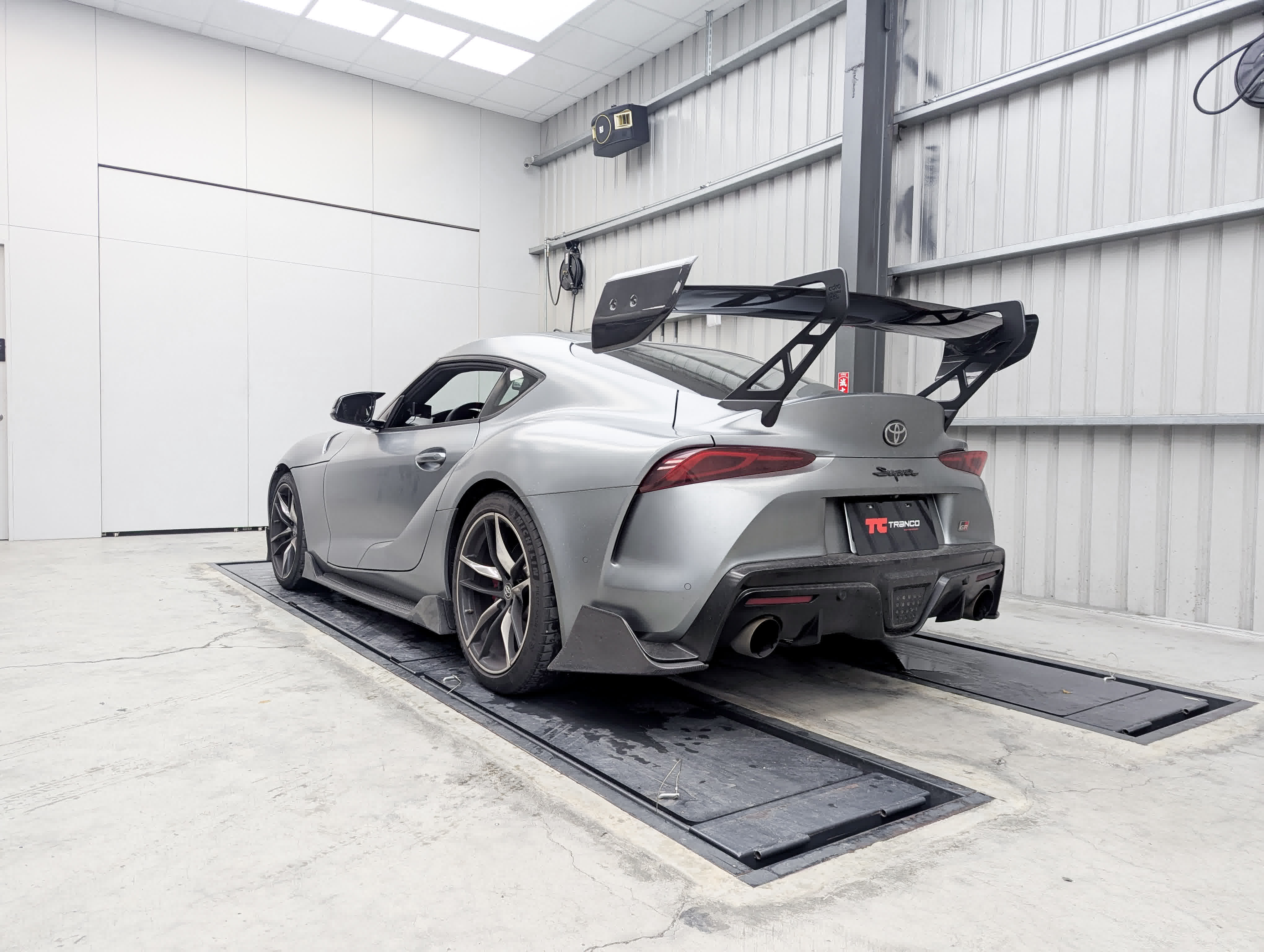 SUPRA ADRO AT-P1 碳纖維戰鬥尾翼