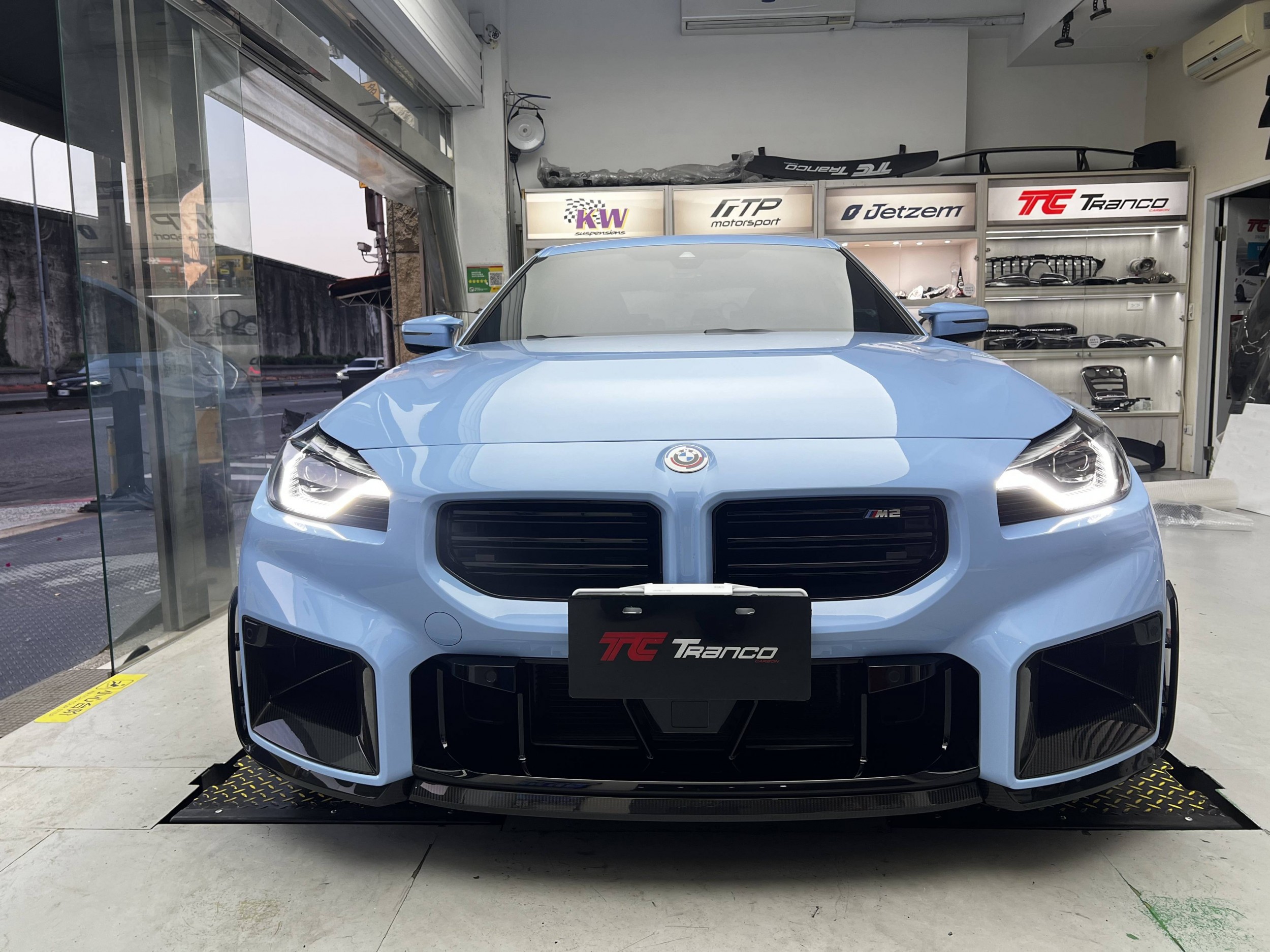 G87 M2 P 碳纖維 前下巴