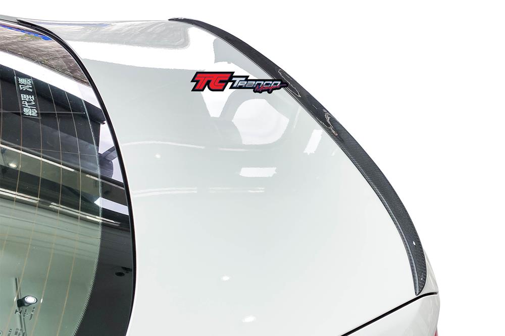 B59006<BR> F90 M5 尾翼 小鴨尾  <BR>適用:F90 M5 <BR> 材質:碳纖維