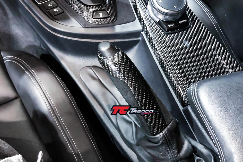 B33415 <br>  F34 3GT 手剎車把手 <br>  適用:F34 3GT  <br> 材質:碳纖維