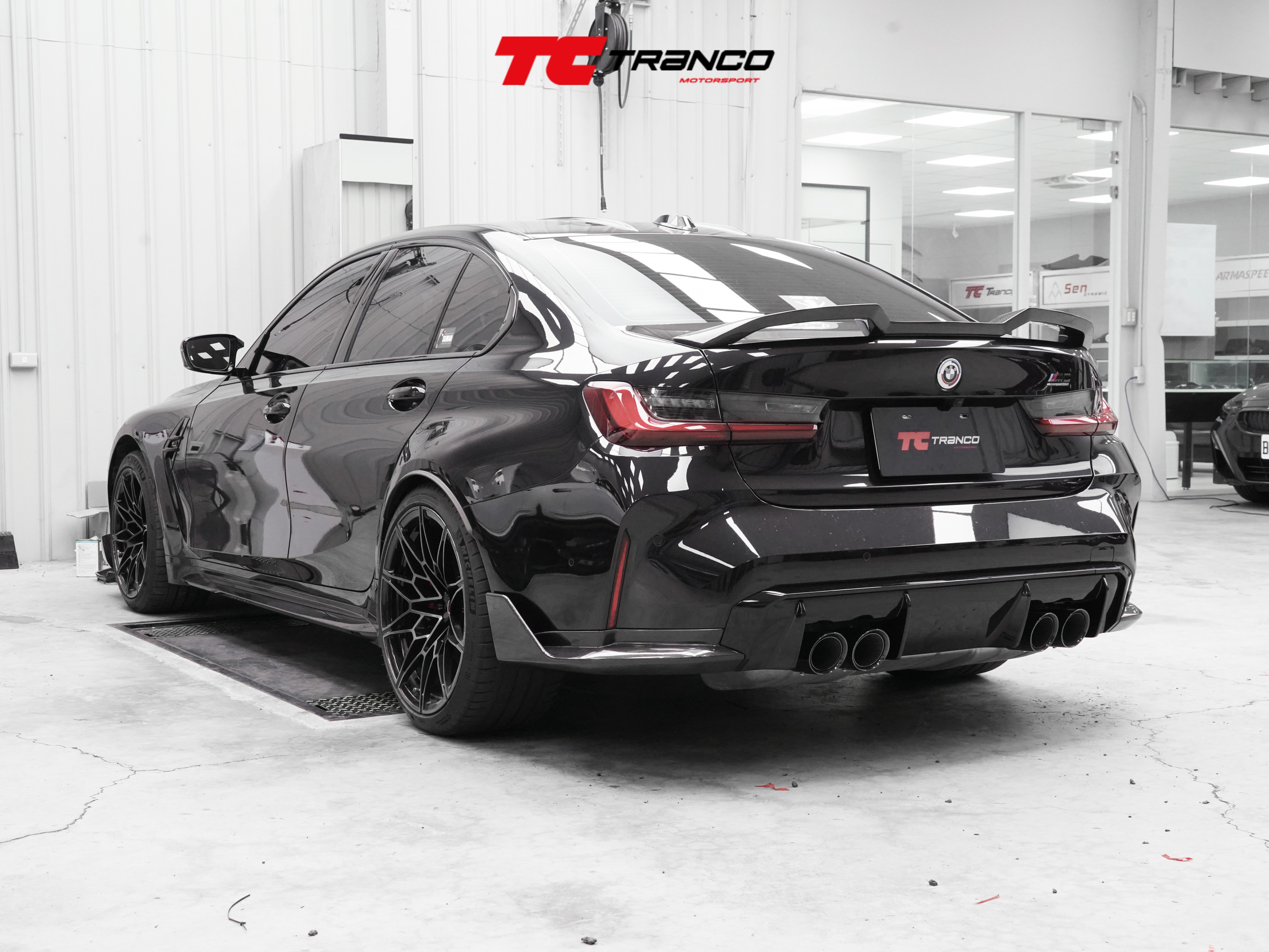 G80 VT 碳纖維尾翼