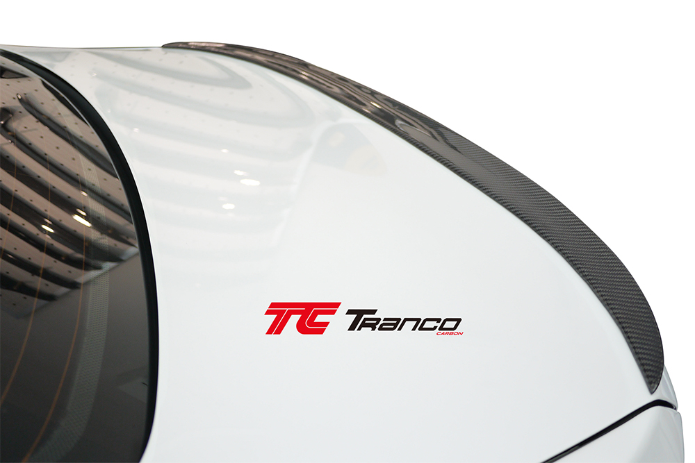 B33022 <BR> F30 尾翼 小鴨尾  <BR>適用:F30 四門  <BR>材質:碳纖維