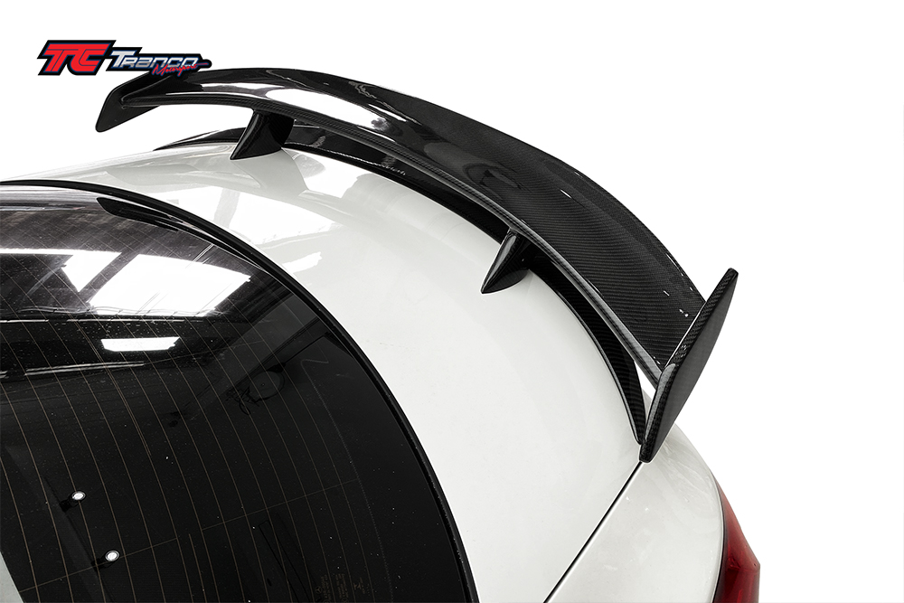 MCLA11740 <br> CLA C117 4門 R 戰鬥尾翼 <br> 適用:C117四門  <br>材質:碳纖維