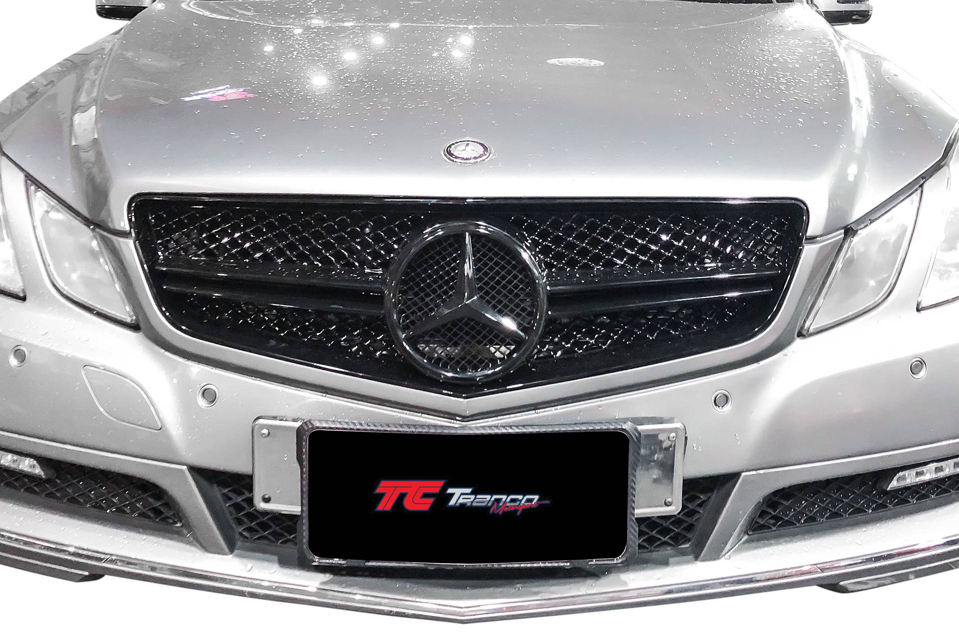 W207 改款前 E63 全亮黑 水箱罩